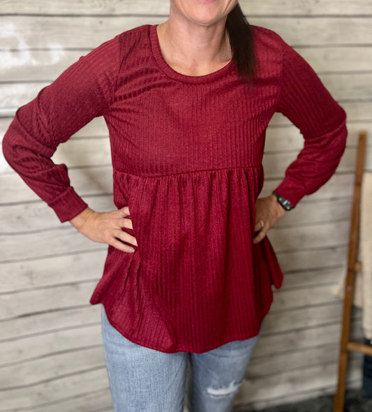 BURGUNDY TWO TONE RIB BABYDOLL BUBBLE SLEEVE TOP